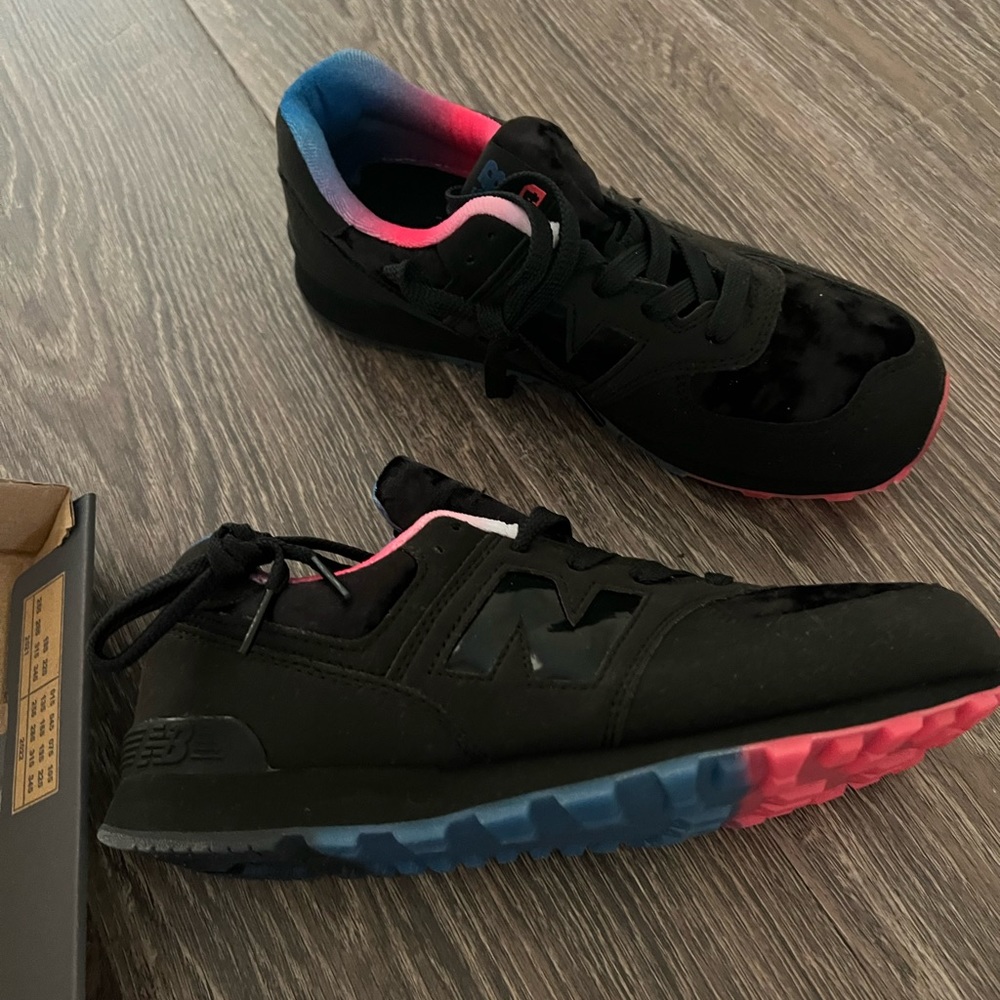 New balance women sneakers, new with box, size 36